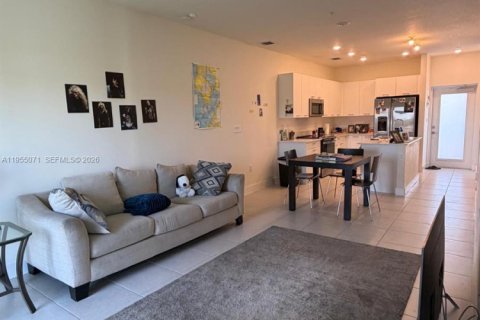 Condo in Doral, Florida, 1 bedroom in URBANA № 2182010 - photo 2