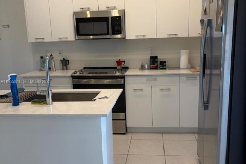 Condo in Doral, Florida, 1 bedroom in URBANA № 2182010 - photo 5