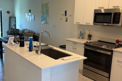Condo in Doral, Florida, 1 bedroom in URBANA № 2182010 - photo 6