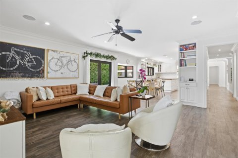 House in Coral Gables, Florida 6 bedrooms, 311.22 sq.m. № 1994833 - photo 19