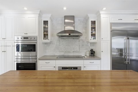 House in Coral Gables, Florida 6 bedrooms, 311.22 sq.m. № 1994833 - photo 14