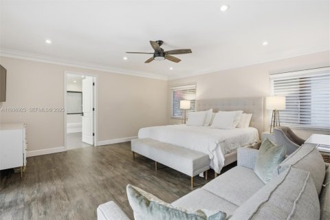 House in Coral Gables, Florida 6 bedrooms, 311.22 sq.m. № 1994833 - photo 22