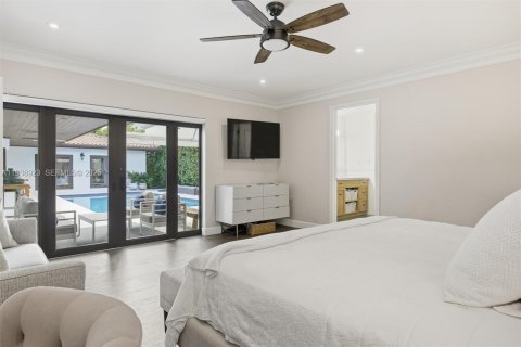 House in Coral Gables, Florida 6 bedrooms, 311.22 sq.m. № 1994833 - photo 24