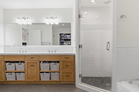 House in Coral Gables, Florida 6 bedrooms, 311.22 sq.m. № 1994833 - photo 26