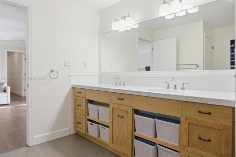 House in Coral Gables, Florida 6 bedrooms, 311.22 sq.m. № 1994833 - photo 27