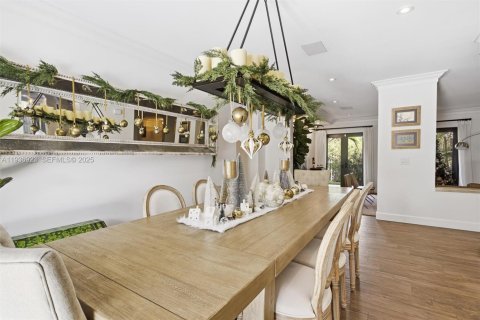 House in Coral Gables, Florida 6 bedrooms, 311.22 sq.m. № 1994833 - photo 10