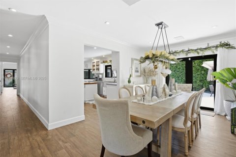 House in Coral Gables, Florida 6 bedrooms, 311.22 sq.m. № 1994833 - photo 9