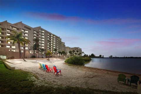Condo in Hudson, Florida, 2 bedrooms  № 1598090 - photo 18