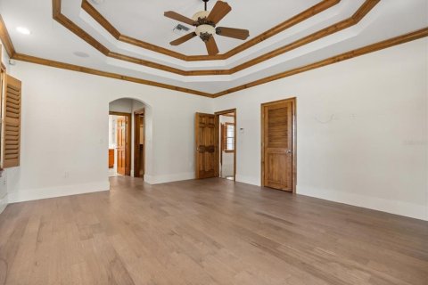 House in Tavares, Florida 4 bedrooms, 367.89 sq.m. № 1905833 - photo 21