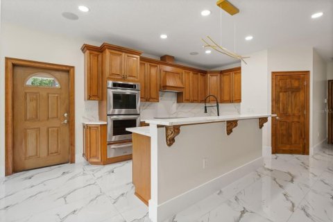 House in Tavares, Florida 4 bedrooms, 367.89 sq.m. № 1905833 - photo 17