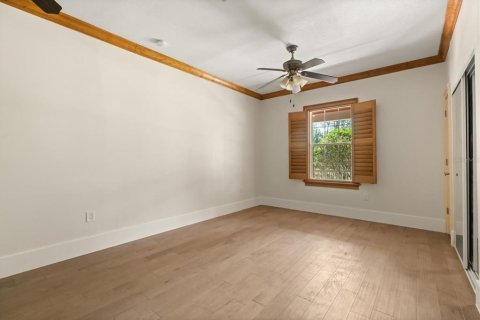 House in Tavares, Florida 4 bedrooms, 367.89 sq.m. № 1905833 - photo 25
