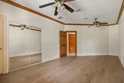 House in Tavares, Florida 4 bedrooms, 367.89 sq.m. № 1905833 - photo 26
