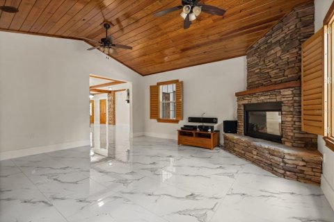 House in Tavares, Florida 4 bedrooms, 367.89 sq.m. № 1905833 - photo 14
