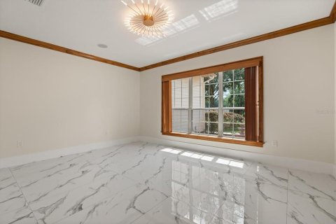 House in Tavares, Florida 4 bedrooms, 367.89 sq.m. № 1905833 - photo 10
