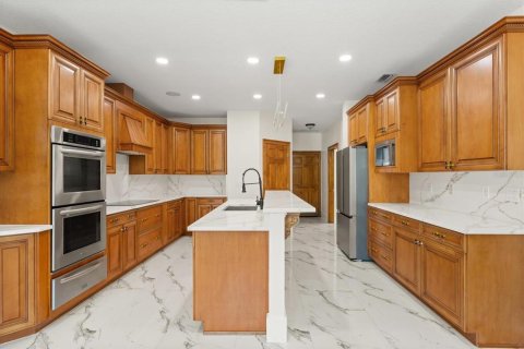 House in Tavares, Florida 4 bedrooms, 367.89 sq.m. № 1905833 - photo 18