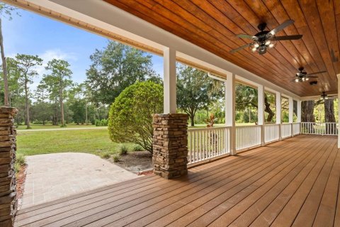 House in Tavares, Florida 4 bedrooms, 367.89 sq.m. № 1905833 - photo 4