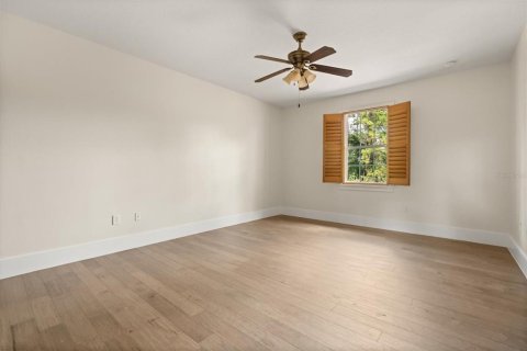 House in Tavares, Florida 4 bedrooms, 367.89 sq.m. № 1905833 - photo 30