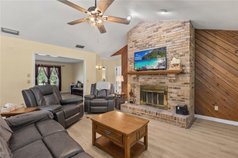 Casa en venta en Deltona, Florida, 4 dormitorios, 200.2 m2 № 1876111 - foto 9