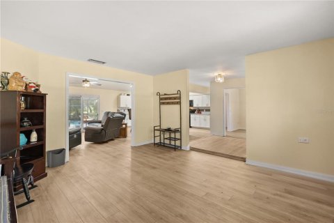 Casa en venta en Deltona, Florida, 4 dormitorios, 200.2 m2 № 1876111 - foto 11