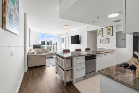 Condo in Miami, Florida, 2 bedrooms № 2052796 - photo 6