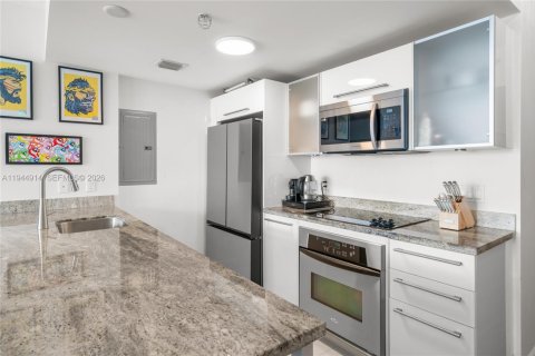 Condo in Miami, Florida, 2 bedrooms № 2052796 - photo 7
