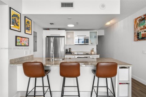 Condo in Miami, Florida, 2 bedrooms № 2052796 - photo 9