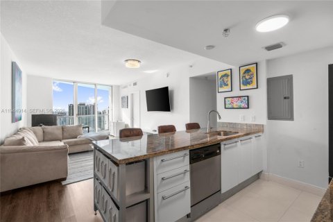 Condo in Miami, Florida, 2 bedrooms  № 2052796