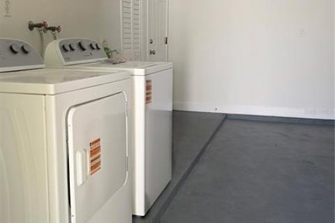 Снять в аренду виллу или дом в Брейдентон, Флорида 3 спальни, 121.52м2, № 2112412 - фото 18