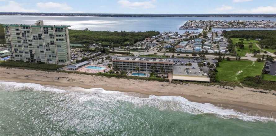 Condo in Jensen Beach, Florida, 1 bedroom  № 2382559