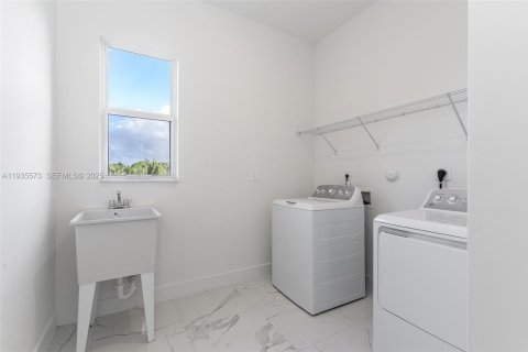 Casa en venta en Davie, Florida, 4 dormitorios, 274.25 m2 № 2053341 - foto 7