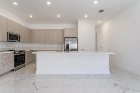 Casa en venta en Davie, Florida, 4 dormitorios, 274.25 m2 № 2053341 - foto 5