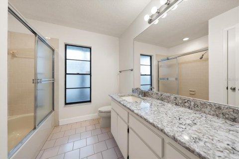 House in Tampa, Florida 4 bedrooms, 189.89 sq.m. № 2201138 - photo 18