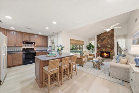 House in Tampa, Florida 4 bedrooms, 189.89 sq.m. № 2201138 - photo 5