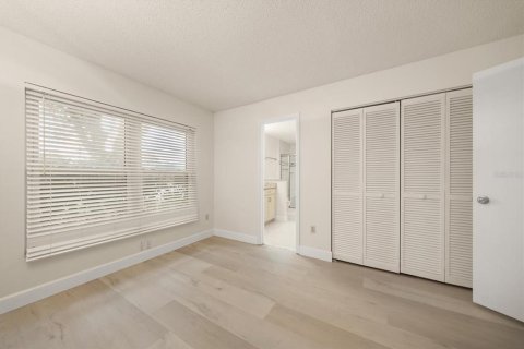 House in Tampa, Florida 4 bedrooms, 189.89 sq.m. № 2201138 - photo 13