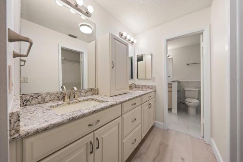 House in Tampa, Florida 4 bedrooms, 189.89 sq.m. № 2201138 - photo 15