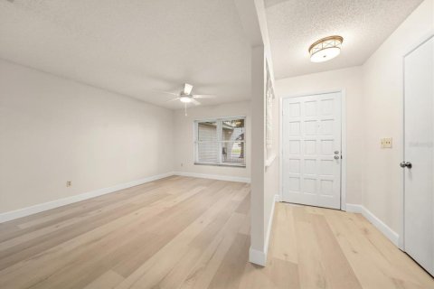 House in Tampa, Florida 4 bedrooms, 189.89 sq.m. № 2201138 - photo 12