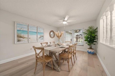 House in Tampa, Florida 4 bedrooms, 189.89 sq.m. № 2201138 - photo 3