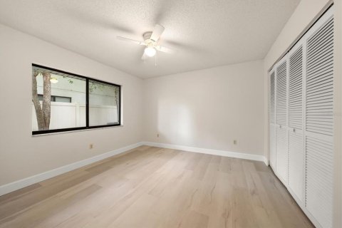 House in Tampa, Florida 4 bedrooms, 189.89 sq.m. № 2201138 - photo 19