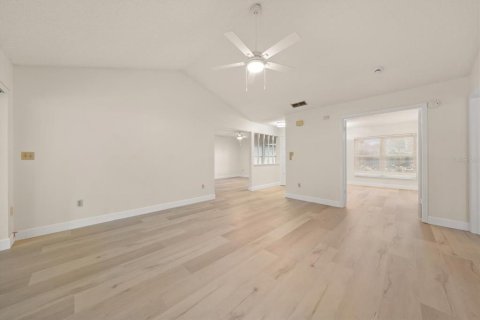 House in Tampa, Florida 4 bedrooms, 189.89 sq.m. № 2201138 - photo 16