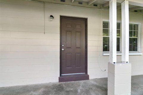 House in Tampa, Florida 3 bedrooms, 78.04 sq.m. № 2422700 - photo 3