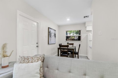 House in Tampa, Florida 3 bedrooms, 78.04 sq.m. № 2422700 - photo 8