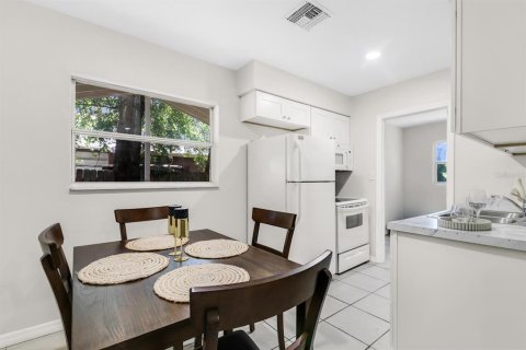 House in Tampa, Florida 3 bedrooms, 78.04 sq.m. № 2422700 - photo 9