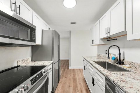Casa en venta en Seminole, Florida, 4 dormitorios, 112.41 m2 № 2094000 - foto 5