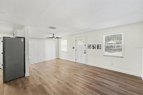 Casa en venta en Seminole, Florida, 4 dormitorios, 112.41 m2 № 2094000 - foto 6