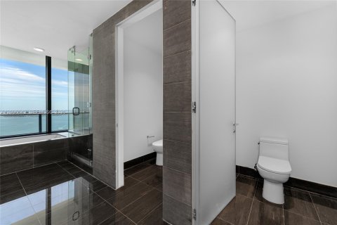 Condo in Miami, Florida, 5 bedrooms  № 2076121 - photo 8