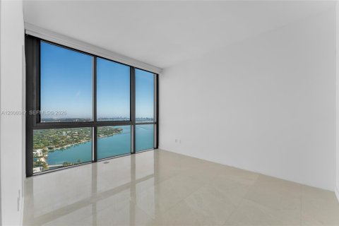 Condo in Miami, Florida, 5 bedrooms  № 2076121 - photo 15