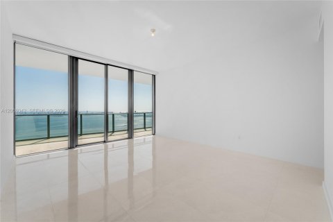 Condo in Miami, Florida, 5 bedrooms  № 2076121 - photo 7