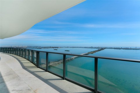 Condo in Miami, Florida, 5 bedrooms  № 2076121 - photo 2