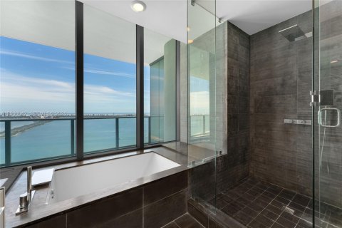 Condo in Miami, Florida, 5 bedrooms  № 2076121 - photo 10