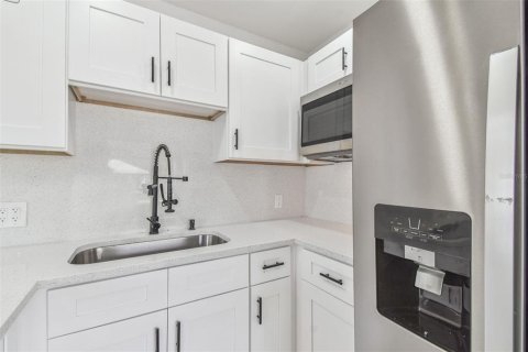 Villa ou maison à vendre à Tampa, Floride: 4 chambres, 112.6 m2 № 1909198 - photo 17